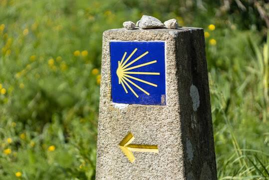 Current Camino signage portraying sideways shell symbology. 